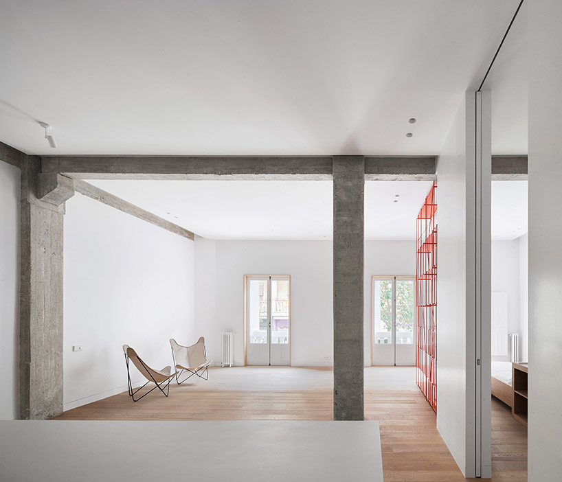 12-lucas-y-hernandez-gil-madrid-apartment-coral-painted-metal-shelf-designboom