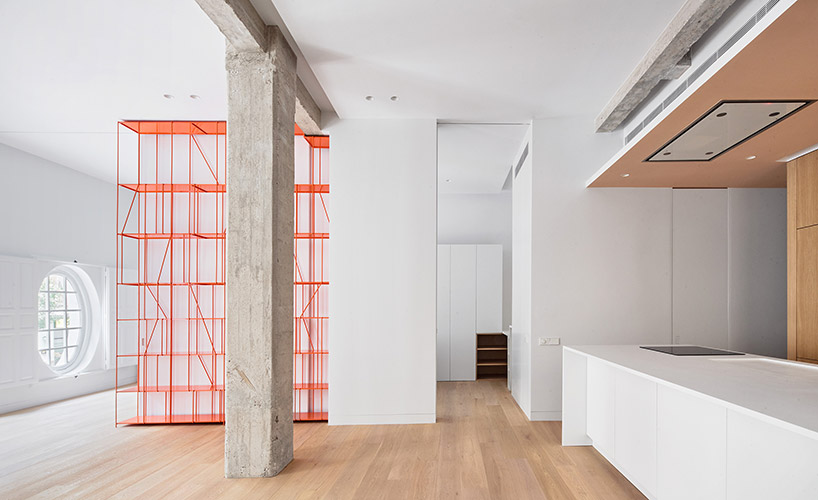 19-lucas-y-hernandez-gil-madrid-apartment-coral-painted-metal-shelf-designboom