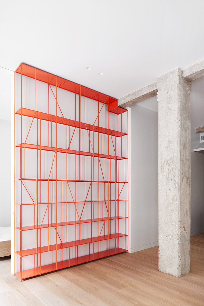 27-lucas-y-hernandez-gil-madrid-apartment-coral-painted-metal-shelf-designboom