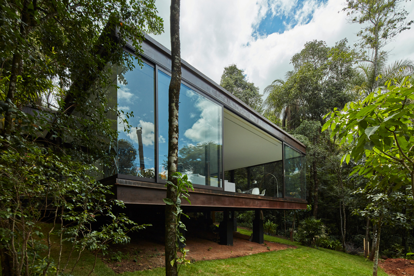glass-house-angela-roldao-arquitetura-brazil-designboom-05