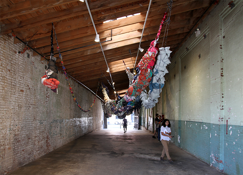 hauser-wirth-and-schimmel-los-angeles-isa-genzken-designboom-054