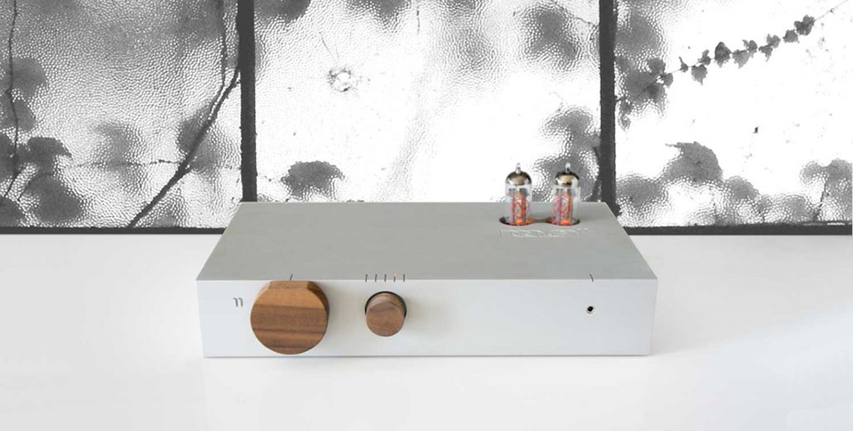 heaven-11-audio-billie-amplifier-designboom-gallery02