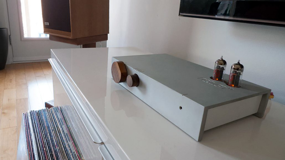 heaven-11-audio-billie-amplifier-designboom-gallery03