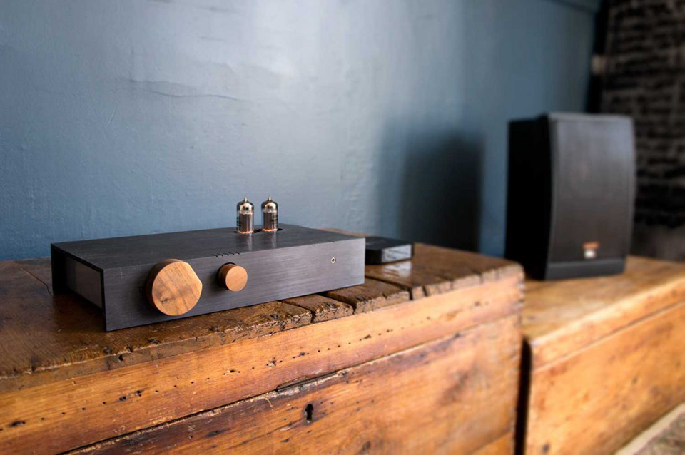 heaven-11-audio-billie-amplifier-designboom-gallery06