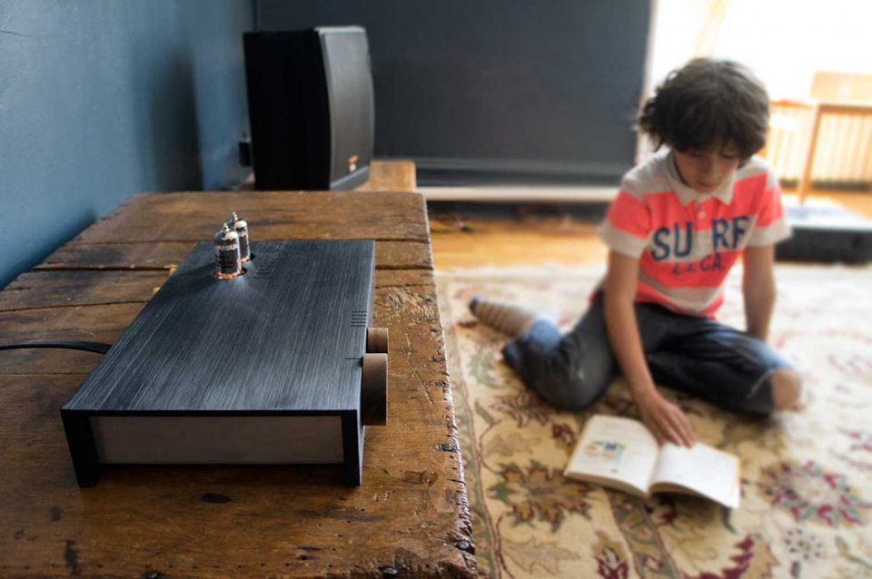 heaven-11-audio-billie-amplifier-designboom-gallery07