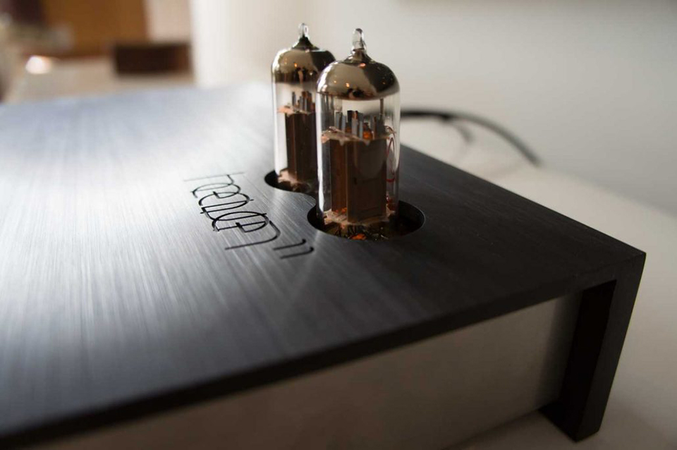 heaven-11-audio-billie-amplifier-designboom-gallery09