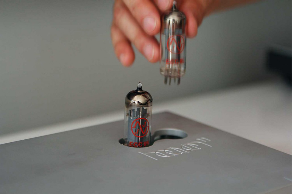 heaven-11-audio-billie-amplifier-designboom-gallery13
