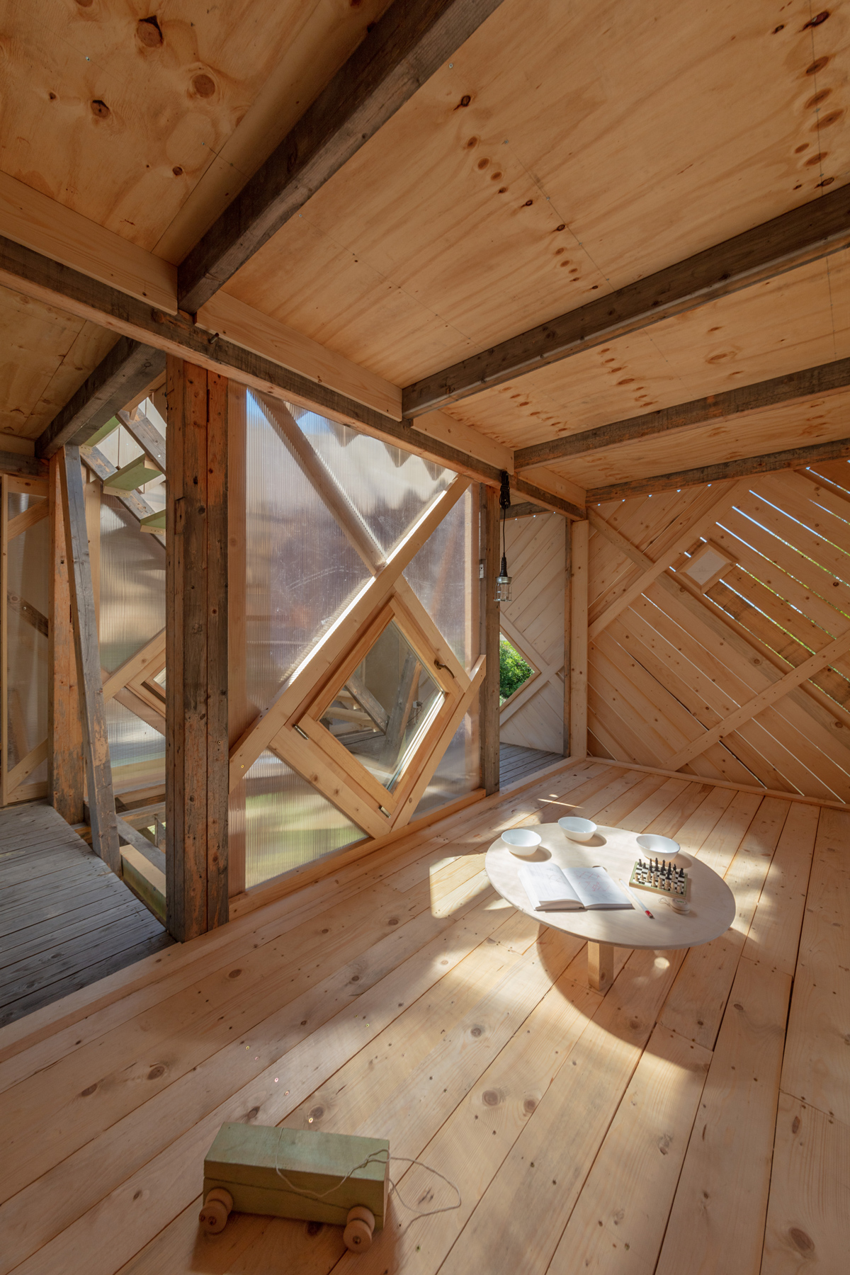 hello-wood-gallery-designboom-018