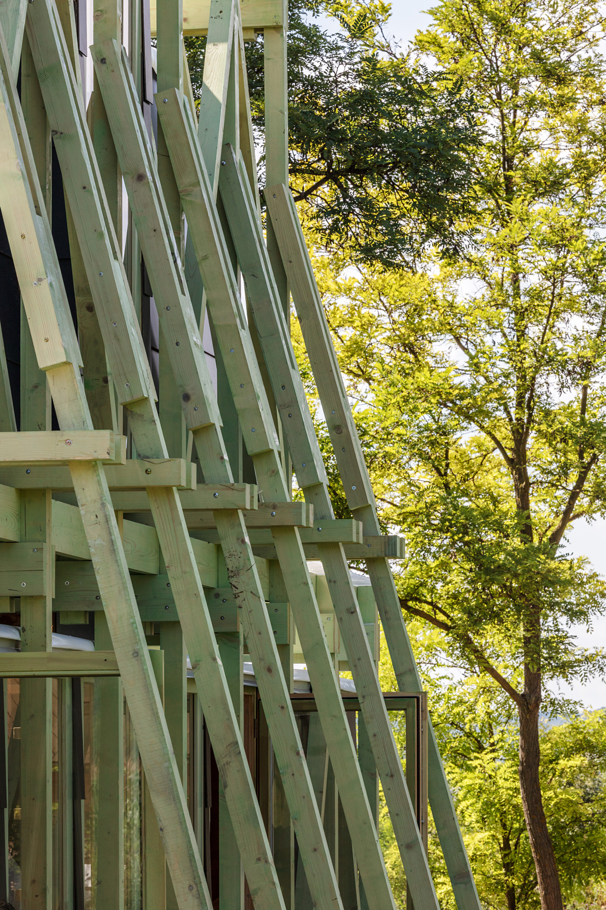 hello-wood-gallery-designboom-032
