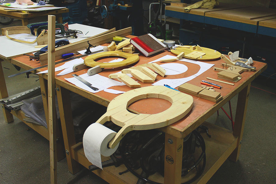 henry franks: toilet seat roll holder