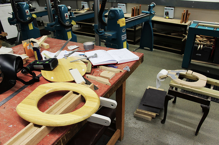 henry franks: toilet seat roll holder
