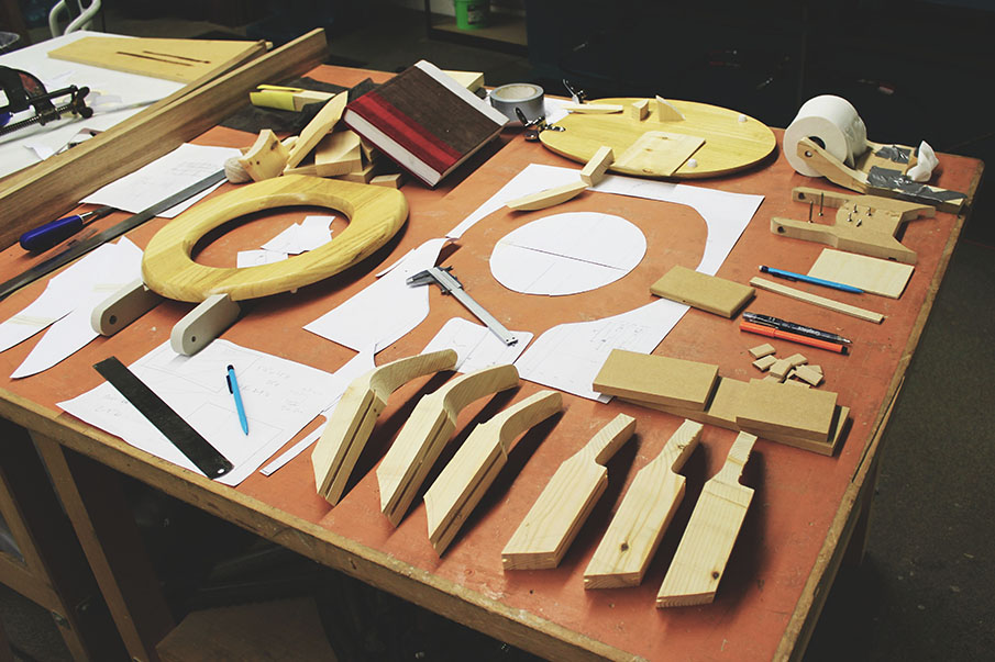 henry franks: toilet seat roll holder