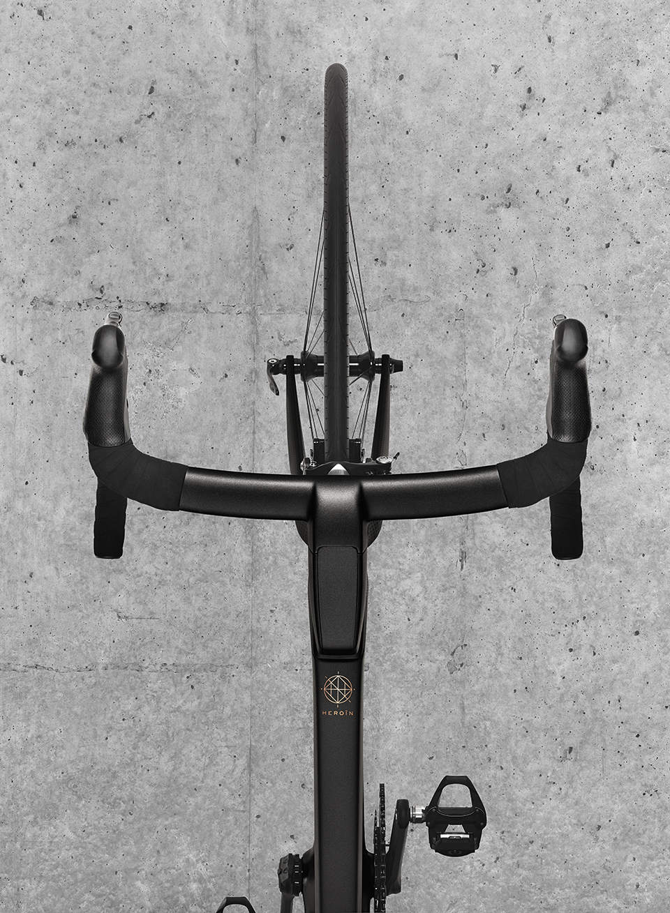 heroin-carbon-fiber-road-bicycle-designboom-gallery01