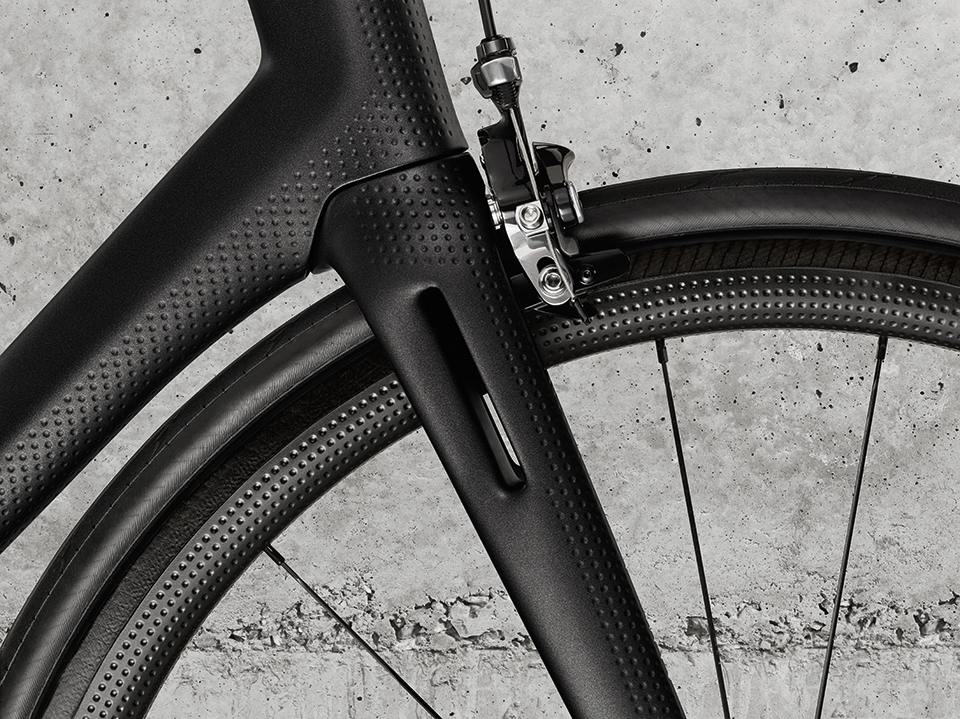 heroin-carbon-fiber-road-bicycle-designboom-gallery03