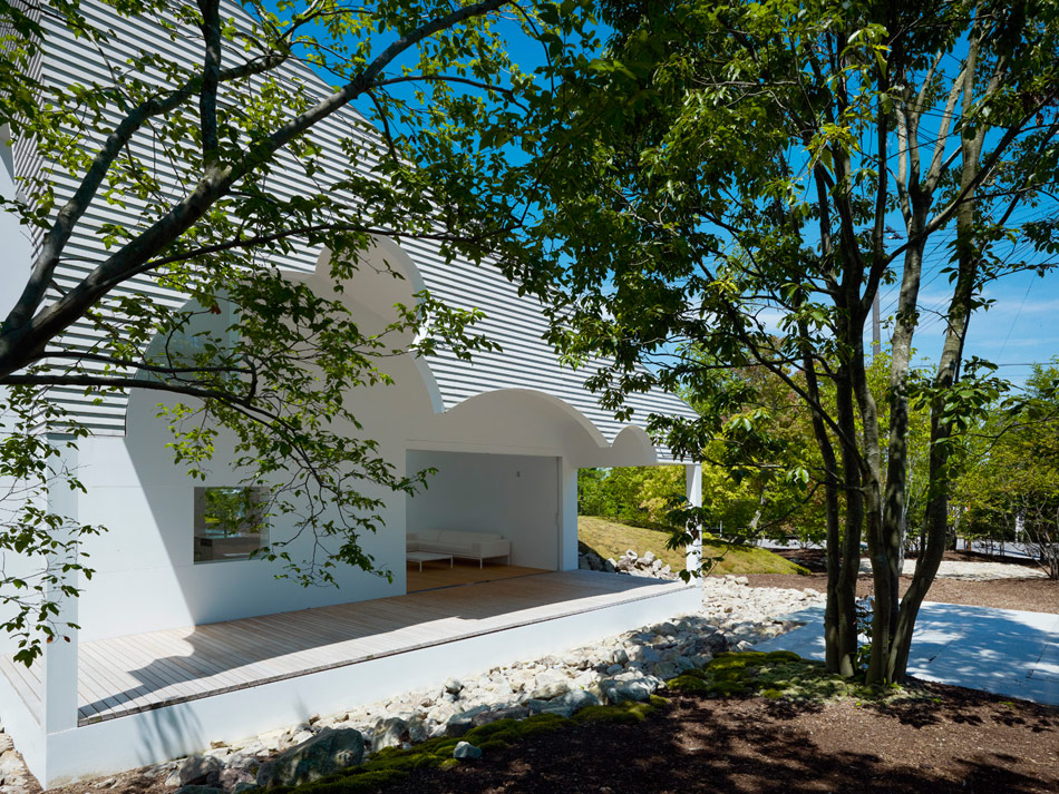 hiroyuki arima designs a house around the lunar cycle 