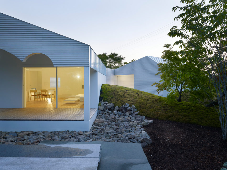 hiroyuki arima designs a house around the lunar cycle 