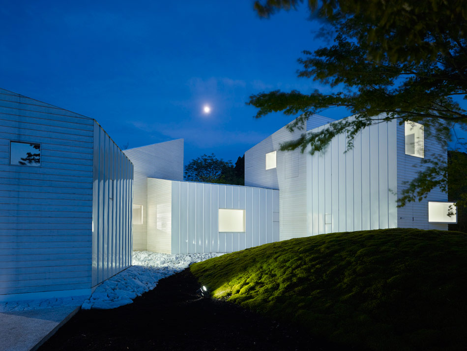 hiroyuki arima designs a house around the lunar cycle 