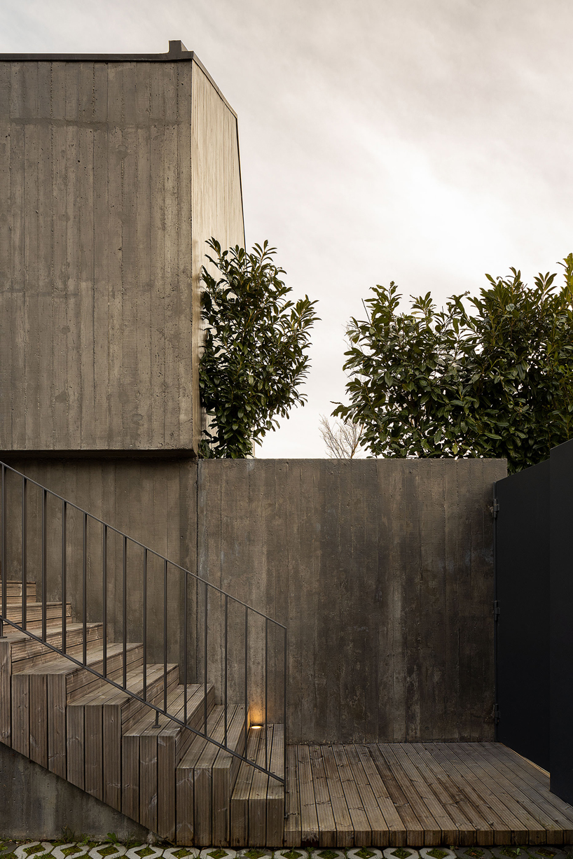 Casa Arrifana em Santa Maria da Feira do atelier Pedro Henrique Arquitecto com fotografia de Arquitectura Ivo Tavares Studio