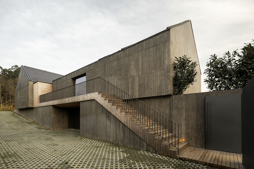 Casa Arrifana em Santa Maria da Feira do atelier Pedro Henrique Arquitecto com fotografia de Arquitectura Ivo Tavares Studio