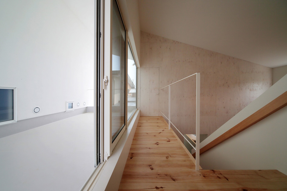 I.R.A. / international royal architecture KHT house designboom