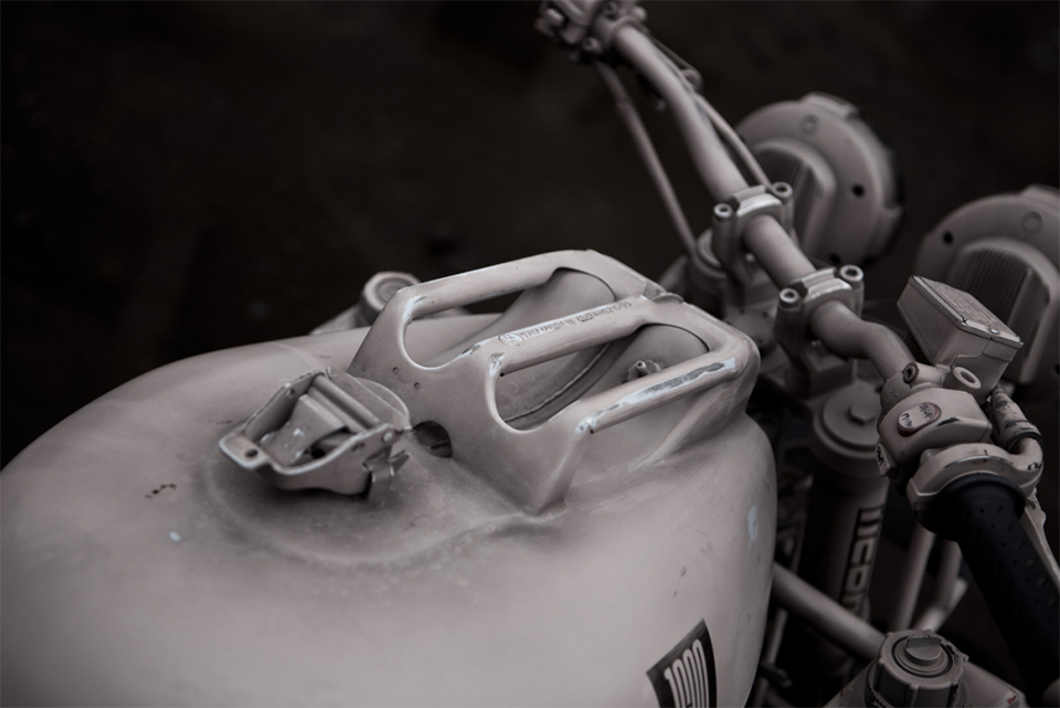 icon-1000-dromedarii-triumph-tiger-800xc-motorcycle-designboom-gallery03