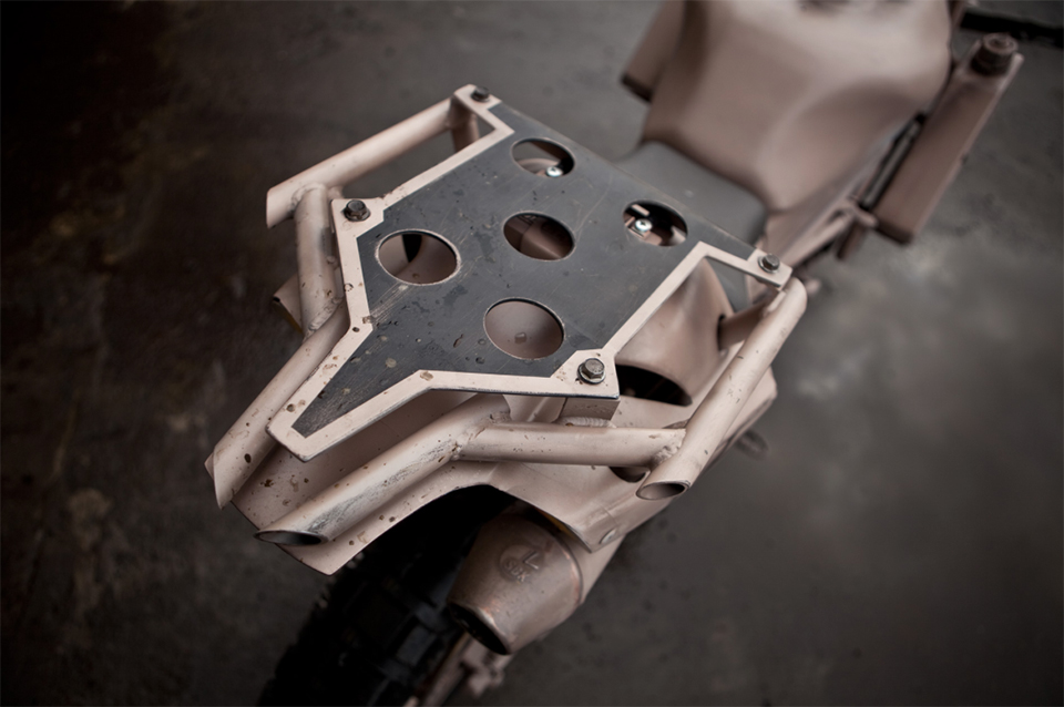 icon-1000-dromedarii-triumph-tiger-800xc-motorcycle-designboom-gallery04