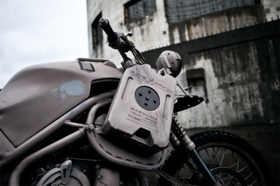 icon-1000-dromedarii-triumph-tiger-800xc-motorcycle-designboom-gallery05