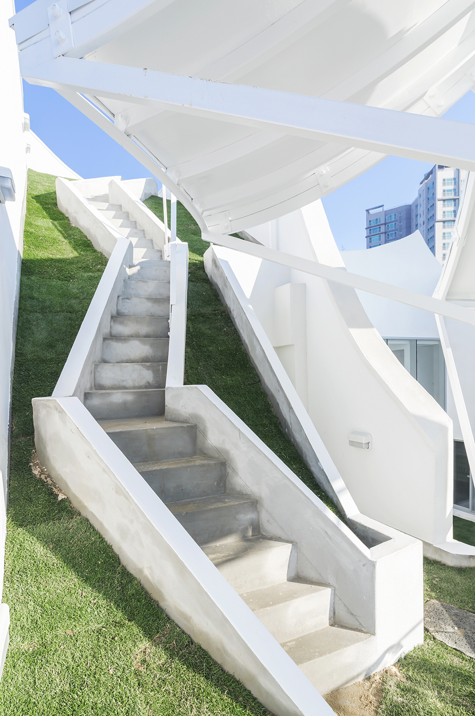 iroje khm architects flying house incheon south korea designboom