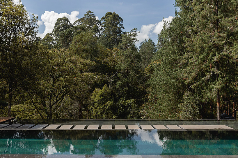 j-balvin-house-medellin-cinco-solidos-casa-dos-aguas-designboom-016