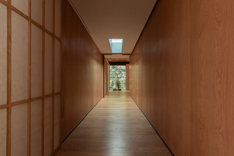 j-balvin-house-medellin-cinco-solidos-casa-dos-aguas-designboom-019