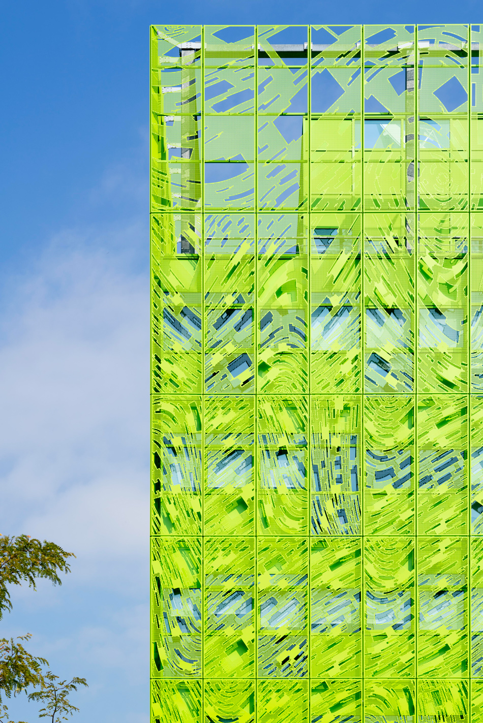 jakob + macfarlane's green cube for euronews opens in lyon