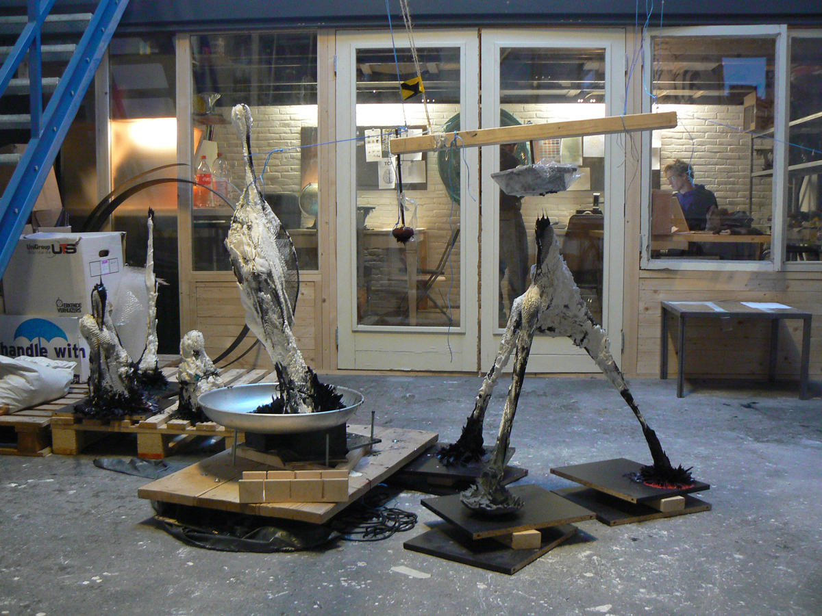 jólan van der wiel: gravity project - the puppeteer at LYNfabrikken