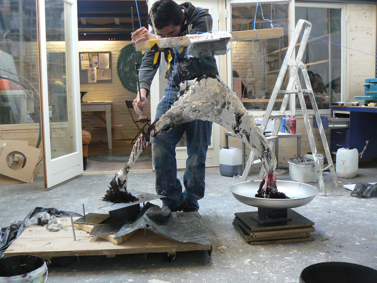 jólan van der wiel: gravity project - the puppeteer at LYNfabrikken