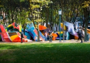 katharina grosse sculpts colorful terrain in brooklyn