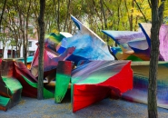 katharina grosse sculpts colorful terrain in brooklyn