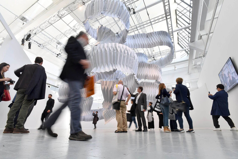 kengo kuma's breath/ng sculpture absorbs 90,000 cars worth of pollution