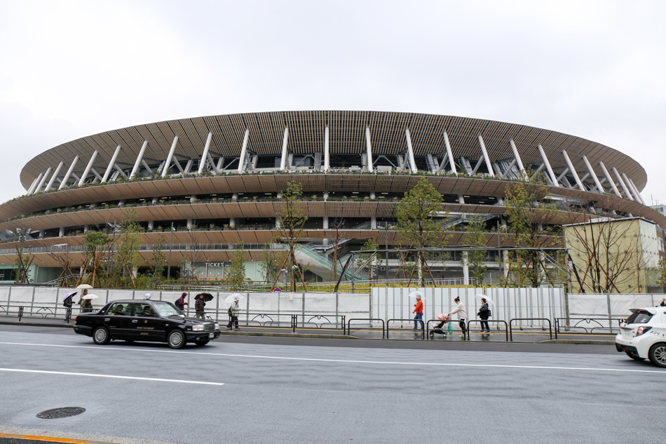 exclusive: kengo kuma's completed olympic stadium for tokyo 2020