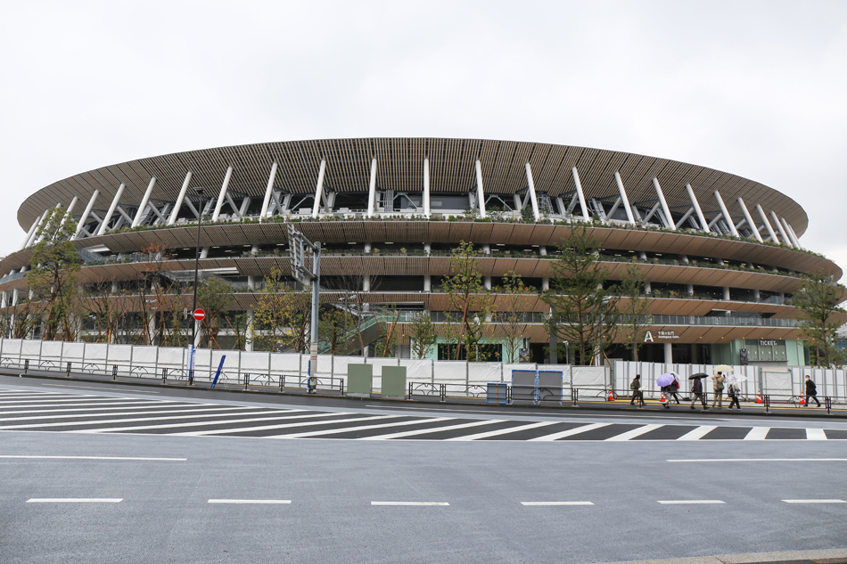 exclusive: kengo kuma's completed olympic stadium for tokyo 2020