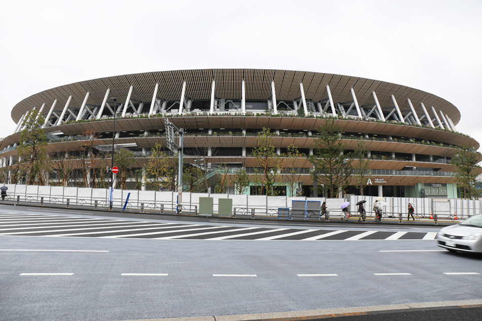 exclusive: kengo kuma's completed olympic stadium for tokyo 2020