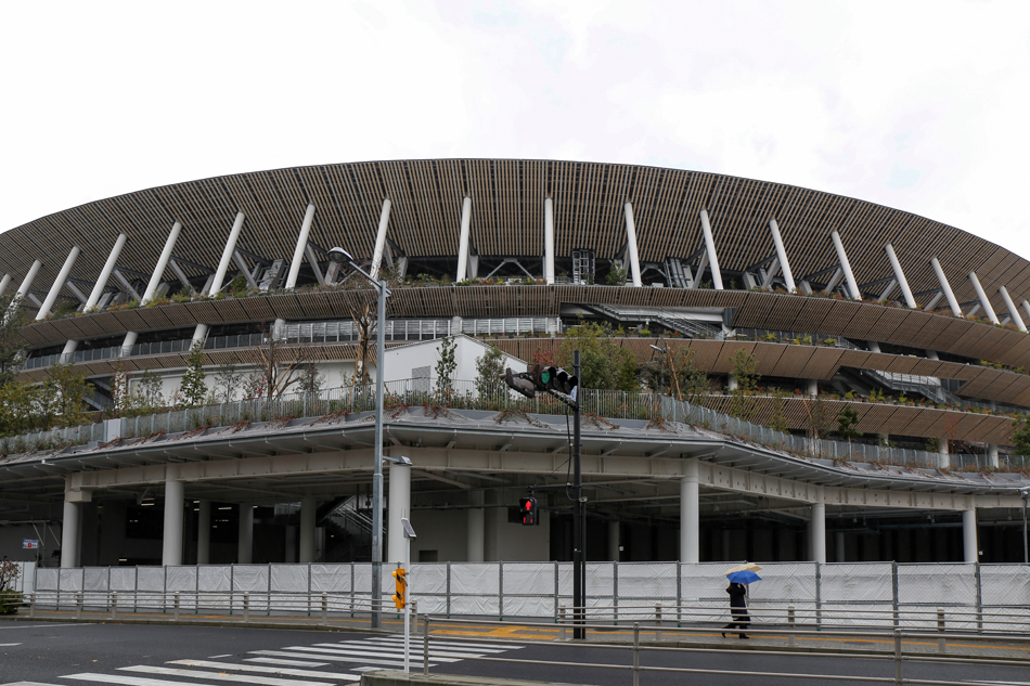 exclusive: kengo kuma's completed olympic stadium for tokyo 2020