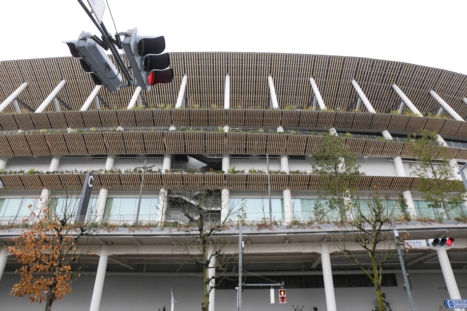 exclusive: kengo kuma's completed olympic stadium for tokyo 2020