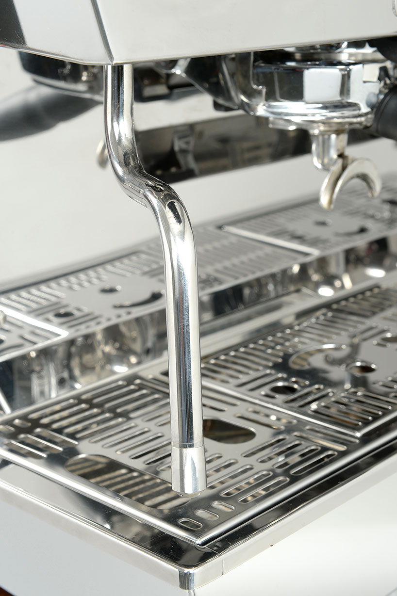la-marzocco-kb90-espresso-machine-design-designboom-52