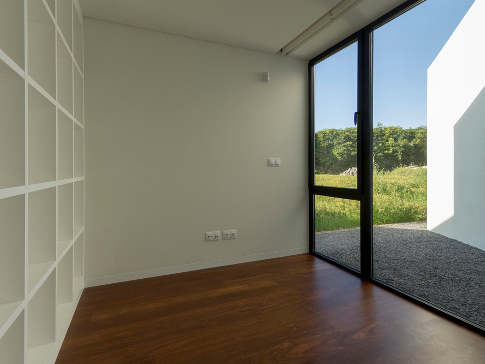 m-arquitectos rosto do cao house portugal designboom