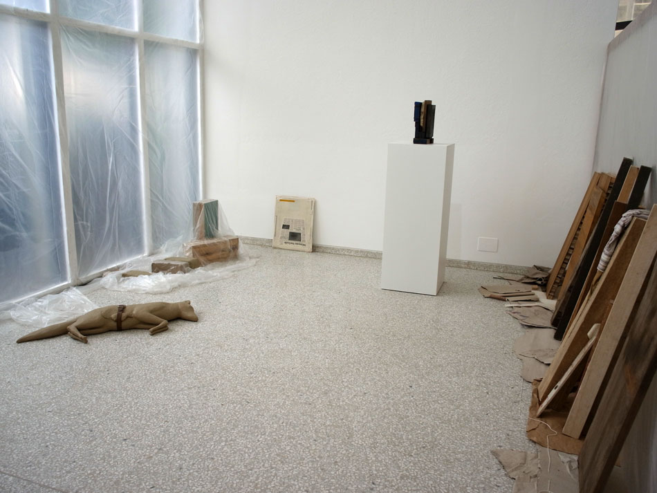 mark manders: mind study installation in venice