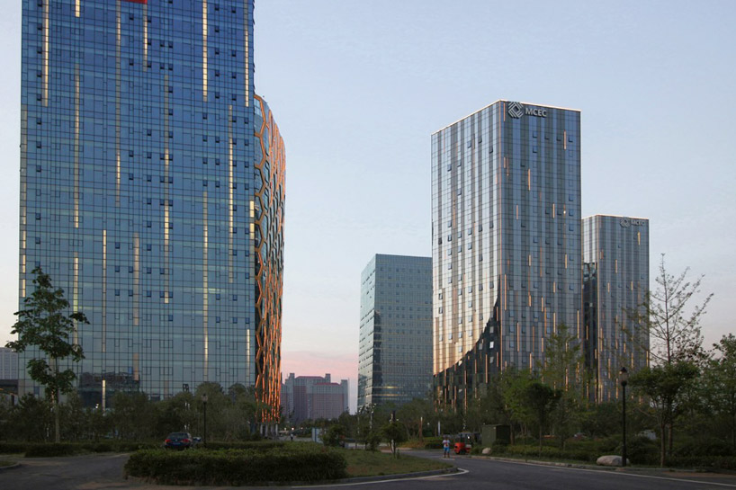 mcec_interdesign-associates-hugo-kohno-architect-associates_designboom_15