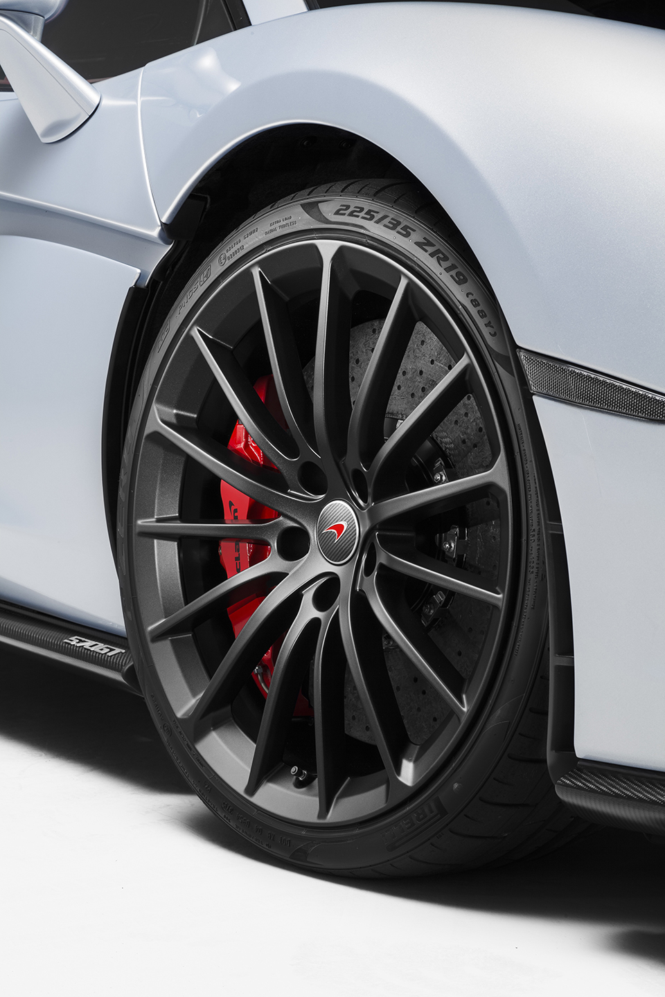 mclaren-570gt-2016-geneva-motor-show-designboom-gallery06