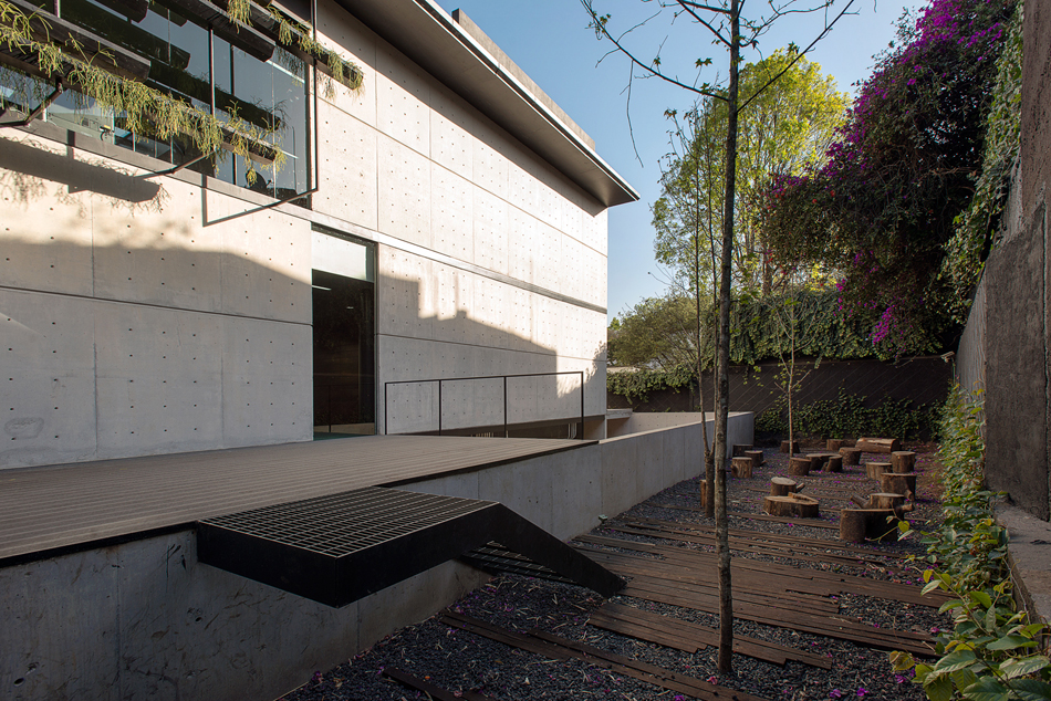 rojkind arquitectos surrounds falcón HQ with modular planters