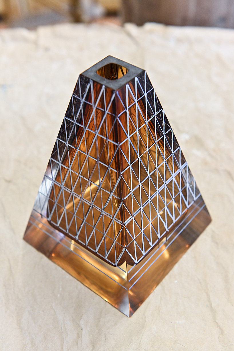 middle-east-narratives-medkheneh-fragrance-diffuser-by-aljoud-lootah-designboom-17