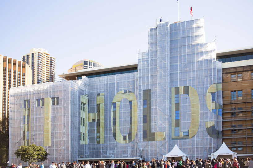 mike-hewson-it-holds-up-mca-australia-designboom-01