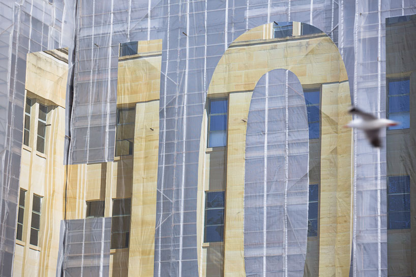 mike-hewson-it-holds-up-mca-australia-designboom-03